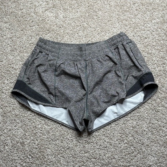 lululemon athletica Pants - Lululemon Hotty Hot Short II *2.5"